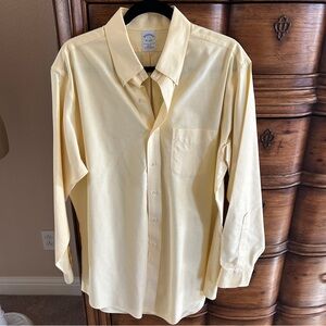 Men’s Brooks Brothers Long Sleeve Yellow Oxford 17 34